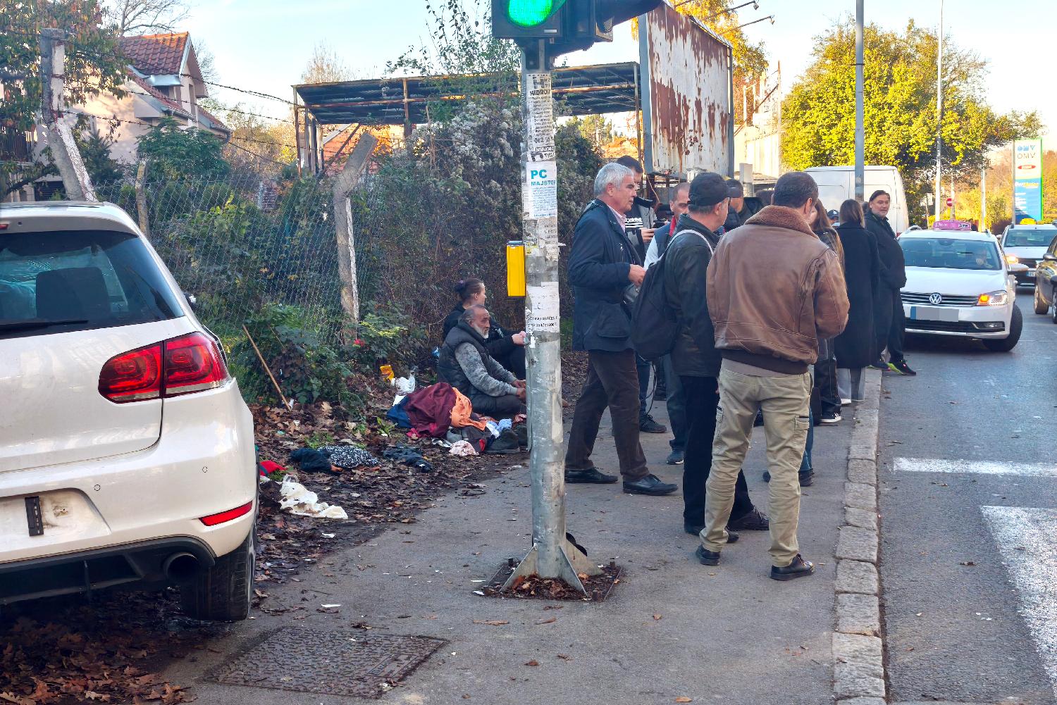 Na Banjici oborene dve žene na trotoaru, prevezene u Urgentni centar 3