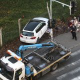 Na Banjici oborene dve žene na trotoaru, prevezene u Urgentni centar 4