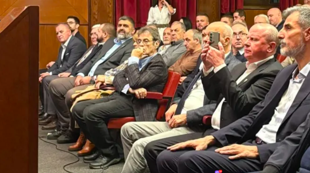 (FOTO) Vojislav Koštunica se ponovo pojavio u javnosti 8