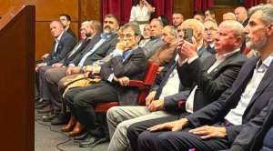 Bivši predsednik SRJ, Vojislav Koštunica, posle dužeg vremena pojavio se u javnosti, i to na događaju u organizaciji pokreta "Naša Drina" bivšeg SPS-ovca Igora Braunovića.