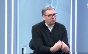 Predsednik Srbije Aleksandar Vučić najavio je danas povećanje plata u javnom sektoru u Srbiji od 5,1 odsto od 1. januara 2026. godine.