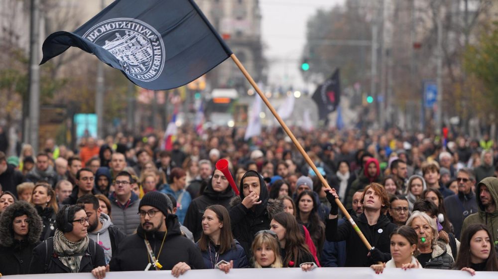 Godinu dana od napada na studente FDU: Kolone demonstranata obišle Opštinu Novi Beograd, Palatu pravde i RTS 1