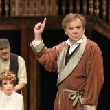 Višeminutne ovacije Tihomiru Staniću na njegov 65. rođendan, Svetlani Bojković i ekipi predstave "Gospodin u čizmama od dima" 8