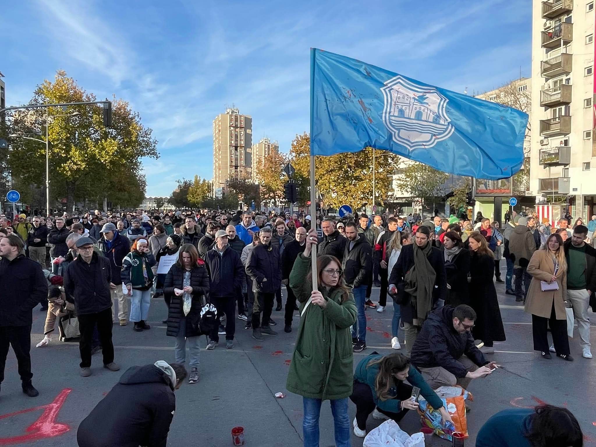 Ne znam ni šta bi naš kum Mika Antić rekao na sve ovo... 2