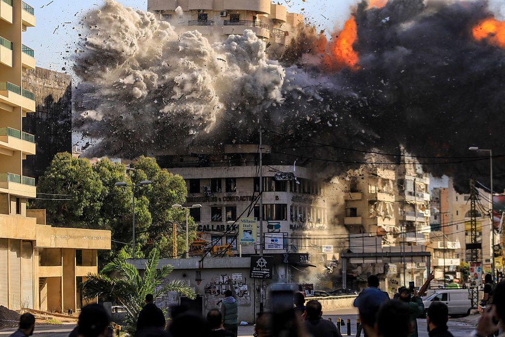 Eksplozija na višim spratovima desetospratnice u južnom Bejrutu 22. novembra 2024.