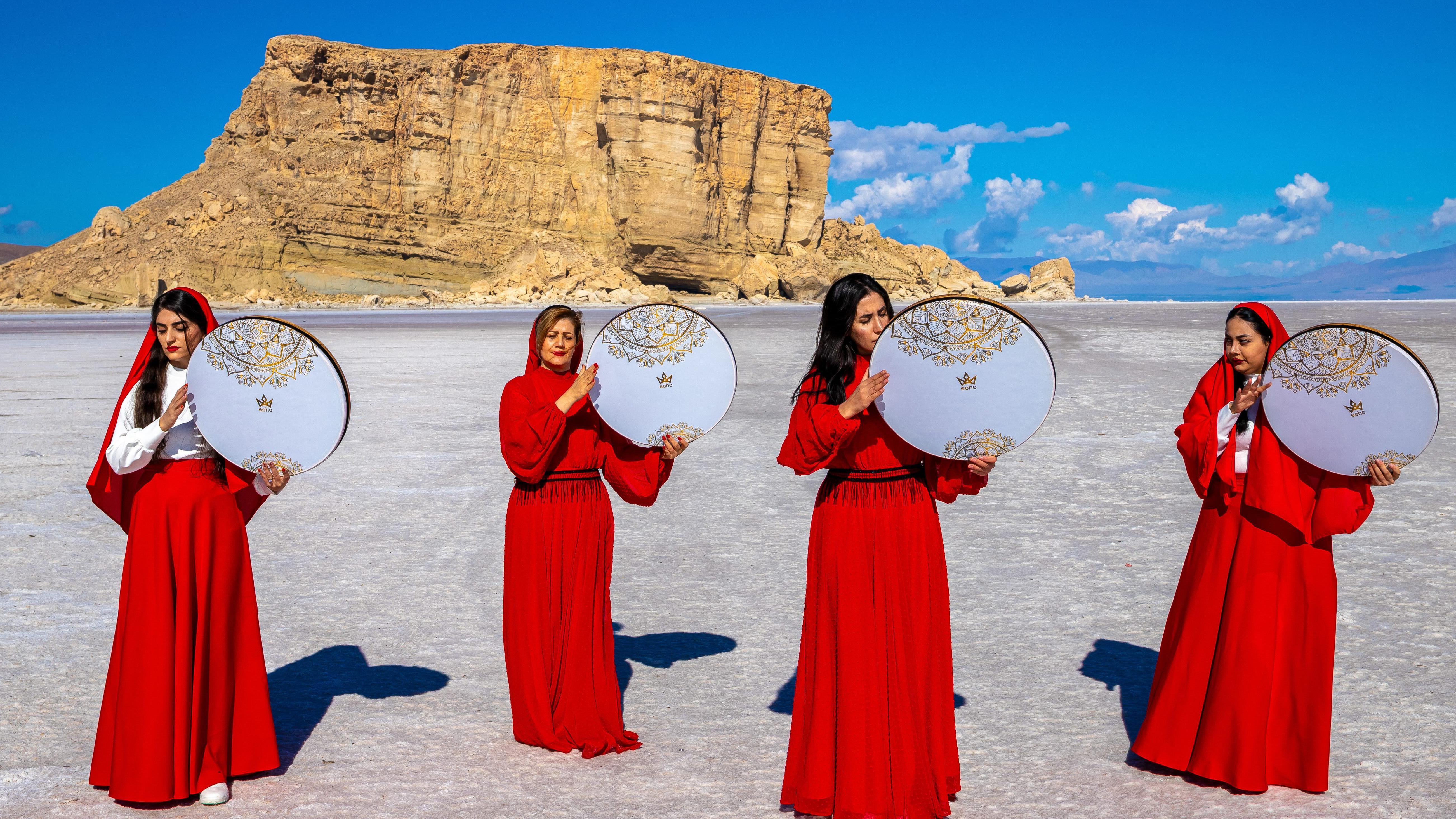 'Nulti dan' u Teheranu: Milioni ljudi u iranskoj prestonici ostaju bez vode 5 Žene organizuju protest na sada isušenom koritu jezera Urmija da bi skrenule pažnju na krizu klimatskih promena i nestanak vode