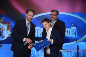 Šef Misije EU predao Ani Brnabić izveštaj EK: "Posvećenost Srbije mora da se potvrdi i rečima i delima" 3