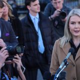 Kerolajn Levit, Bela kuća