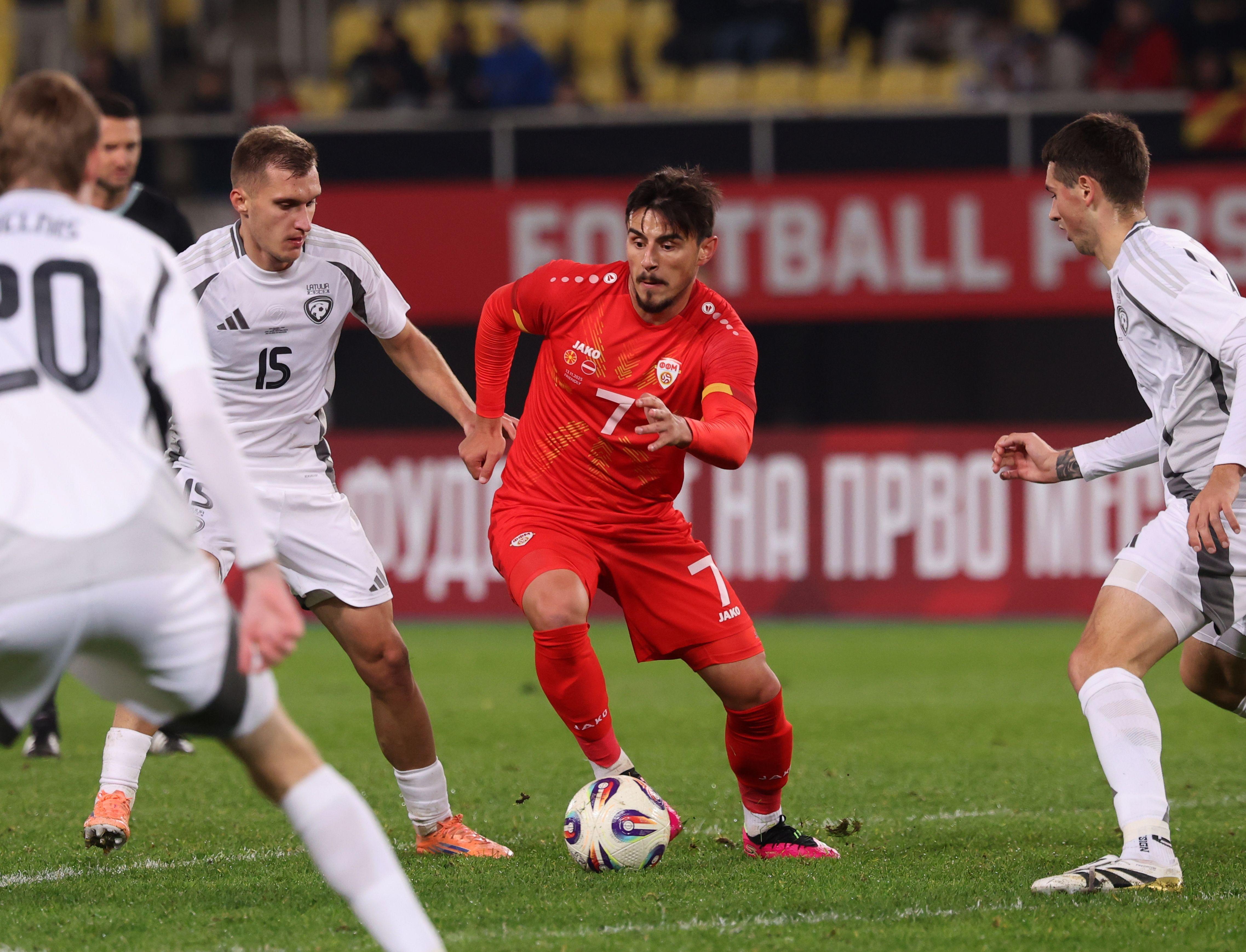 Makedonski reprezetativac Eljif Elmas protiv igrača Letonije 13. novembra