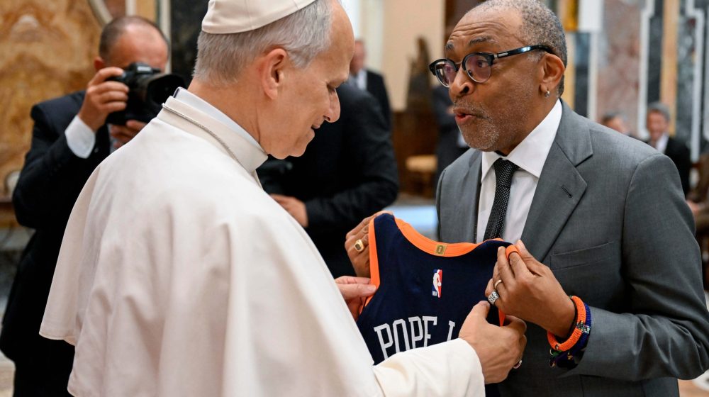 Papa ugostio brojne filmske umetnike, među njima i Kusturica 22