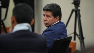 Bivši levičarski predsednik Perua Pedro Kastiljo osuđen je danas u Specijalnom krivičnom sudu i kažnjen s 11 godina i pet meseci zatvora zbog raspuštanja Parlamenta 2022. godine što je sud kvalifikovao kao zaveru za pobunu protiv državne vlasti i ustavnog poretka.