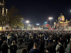 SRCE: Kontramiting pred Skupštinom pokazao nemoć Vučića da ohrabri sebe i svoje pristalice 14