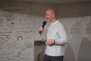 "Lakše je kada se muka podeli sa nekim": Aleksandar Stanković predstavio novu knjigu "F32" 15