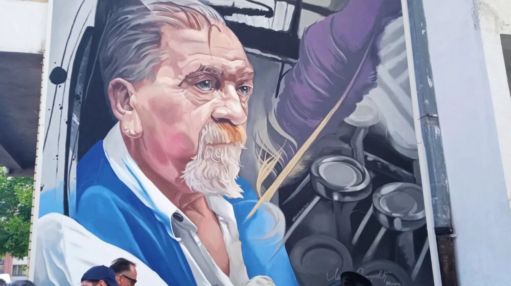Mural Miloradu Doderoviću u Nišu Enes Radetinac iz Novog Pazara prvi dobitnik nagrade UNS-a "Milorad Doderović": Portal i TV koji otvara dijalog gde ga nije bilo 2
