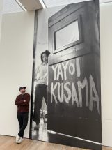 U svetu koji se neprestano menja, tačkice ponavljanja japanske umetnice su nit koja smiruje: Danas na izložbi Jajoi Kusame u Bazelu 1