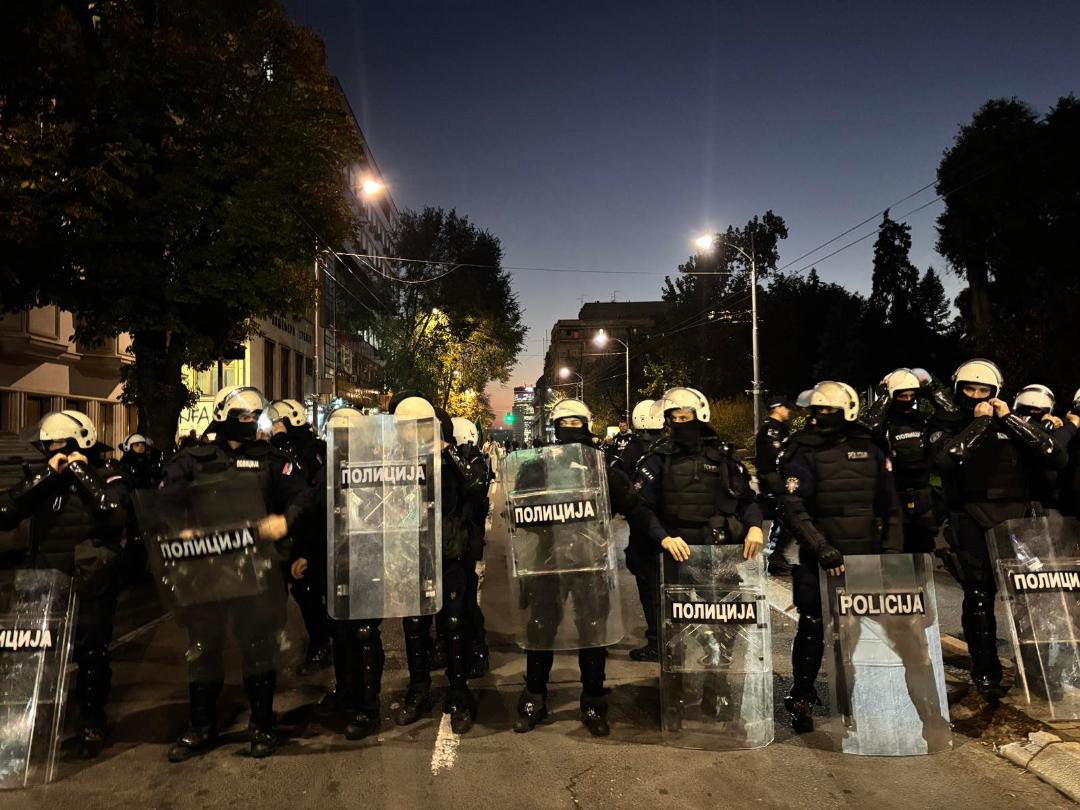 Završen skup SNS-a: Dok Dijana Hrka štrajkuje glađu, u Ćacilendu tezge, pekle se palačinke, pljeskavice, treštala muzika (FOTO,VIDEO) 9 Završen skup SNS-a: Dok Dijana Hrka štrajkuje glađu, u Ćacilendu tezge, pekle se palačinke, pljeskavice, treštala muzika (FOTO,VIDEO) 9