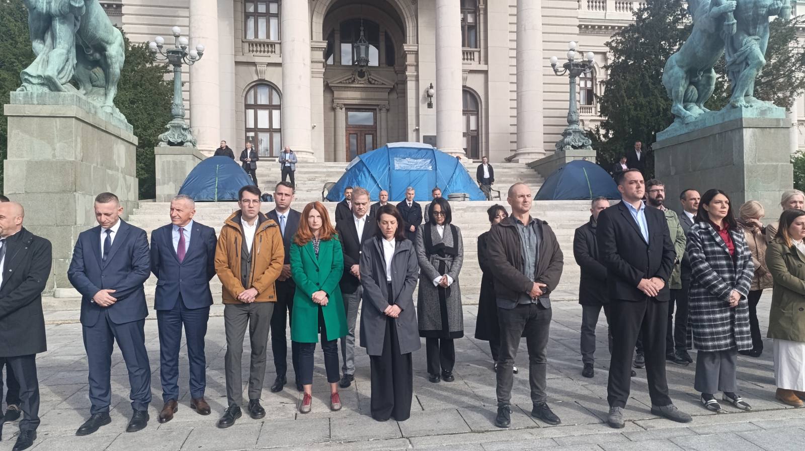 Završen rad Skupštine za danas, nastavak sutra ujutru, u 10 časova: Dijana Hrka i dalje štrajkuje glađu ispred 2 Završen rad Skupštine za danas, nastavak sutra ujutru, u 10 časova: Dijana Hrka i dalje štrajkuje glađu ispred 2