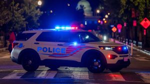 Dva pripadnika američke Nacionalne garde upucana su danas u blizini Bele kuće, saopštila je američka sekretarka za unutrašnju bezbednost Kristi Noem.