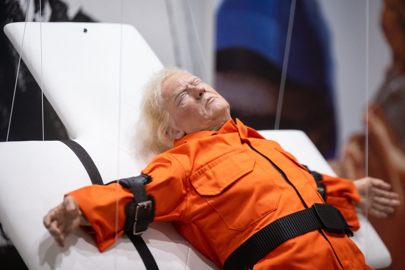 „Svetac ili grešnik?“: Britanski umetnik izložio skulpturu Trampa u Bazelu 2