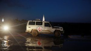 Izrael je saopštio danas da je preuzeo posmrtne ostatke još jednog taoca koje su palestinski militanti u Gazi predali Crvenom krstu, ali nije odmah jasno da li se radi o jednom od tri preostala tela talaca koja se još nalaze u pojasu Gaze.