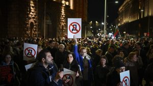 Oko 2.000 ljudi je večeras u centru Sofije demonstriralo zahtevajući oslobađanje liberalnog, proevropskog gradonačelnika Varne, trećeg najvećeg grada u zemlji, uhapšenog 8. jula.