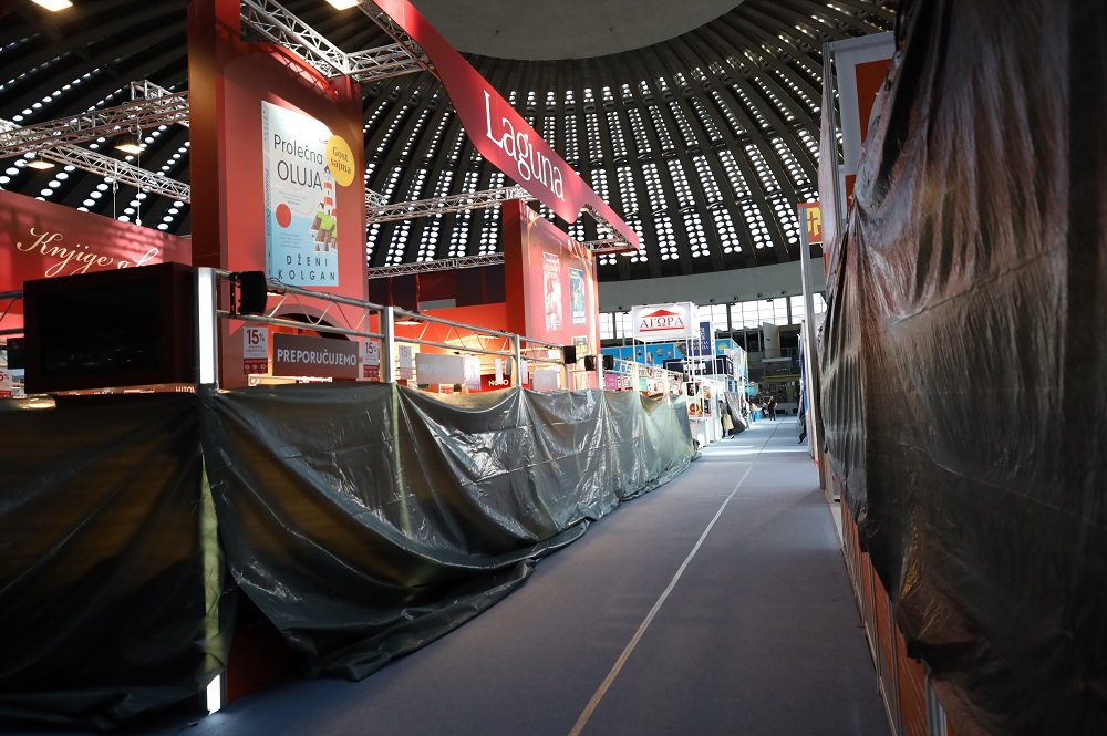 Sajam knjiga u znaku zatvorenih štandova i 16-minutne tišine 2 Sajam knjiga u znaku zatvorenih štandova i 16-minutne tišine 1