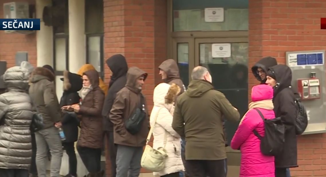 Održani lokalni izbori u Mionici, Negotinu i Sečnju: Vučić proglasio pobedu SNS-a u sve tri opštine, studentska lista u Mionici osvojila 42 odsto, dan protekao u incidentima (FOTO, VIDEO) 6