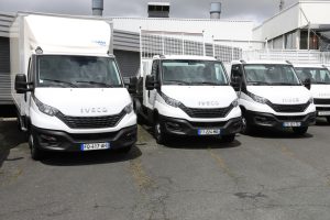 Evropska komisija je danas objavila da je odobrila prodaju italijanskog proizvođača kamiona i autobusa "Iveko" iz Torina "Tata Motorsu", najvećem poizvođaču komercijalnih vozila u Indiji s najvećim tržišnim udelom u Aziji.