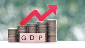 Rast BDP-a u 2025. godini biće upola manji od prvobitnih očekivanja. Od početne prognoze privrednog rasta od 4,2 odsto, očekivanja u nedavno revidiranoj fiskalnoj strategiji su pala na 2,3 odsto. U Fiskalnom savetu smatraju da će privredni rast Srbije u 2025. godini biti još niži i da će biti bliži dva odsto.