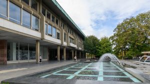 Informatički sistem Narodne biblioteke Srbije već drugi dan je van funkcije, što je dovelo do zastoja u ključnim procesima rada ove institucije, saznaje Nova.rs. Reč je o centralnom serveru koji obrađuje i čuva kataloge, digitalne zapise i ostale podatke od nacionalnog značaja.