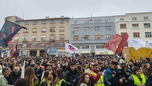 "Šta nije u redu svete, kad glađu štrajkuju mama, tata i dete": U Novom Sadu završen skup podrške Jaćimovićima i Dijani Hrka (FOTO) 28