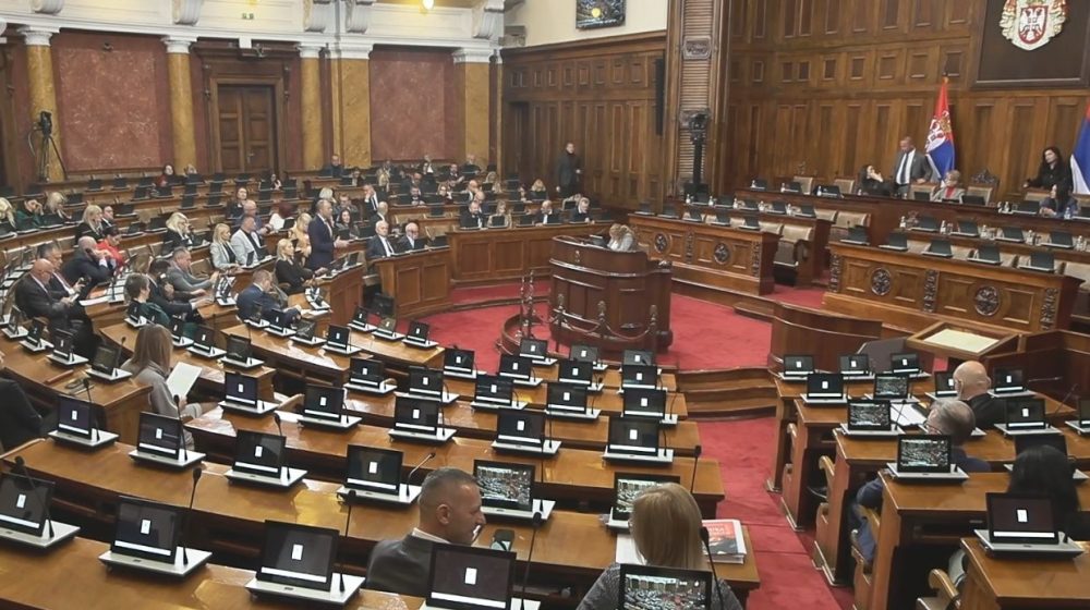 O kojim imenima poslanici danas raspravljaju u Skupštini? 15