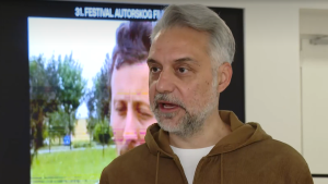 Reditelj Srdan Golubović najavio je današnji program FAF-a, i kako je rekao danas ima puno sadržaja na festivalu - biće premijera makedonskog filma "Majka Tereza", rediteljke Teone Mitevske, a u 19 časova je premijera domaćeg filma "Vetre, pričaj sa mnom", reditelja Stefana Đorđevića.