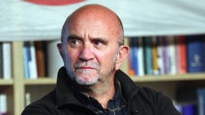 Arhitekta Bojan Kovačević, dugogodišnji borac za očuvanje Kompleksa Generalštaba i kritičar projekta „Beograd na vodi“, na naše pitanje, šalje oštar i analitički komentar na najnovije dešavanje oko lex specialisa i predloga njegovog „autentičnog tumačenja“.