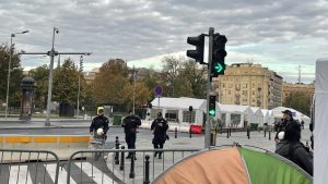 Jutro ispred Skupštine: Dijana Hrka nastavlja štrajk glađu, policija i dalje prisutna 1