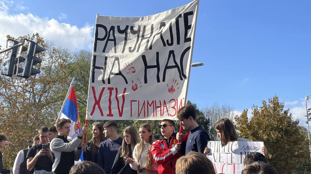 Srednjoškolci ispred Skupštine imaju poruku za vlast 1
