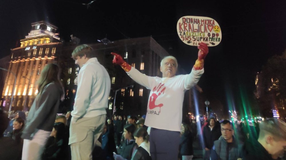 UŽIVO Peti dan štrajka glađu Dijane Hrke, ranije privedeni niški studenti pušteni na slobodu, Novosađani i Subotičani na ulicama (FOTO, VIDEO) 10