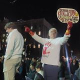 UŽIVO Peti dan štrajka glađu Dijane Hrke, ranije privedeni niški studenti pušteni na slobodu, Novosađani i Subotičani na ulicama (FOTO, VIDEO) 6