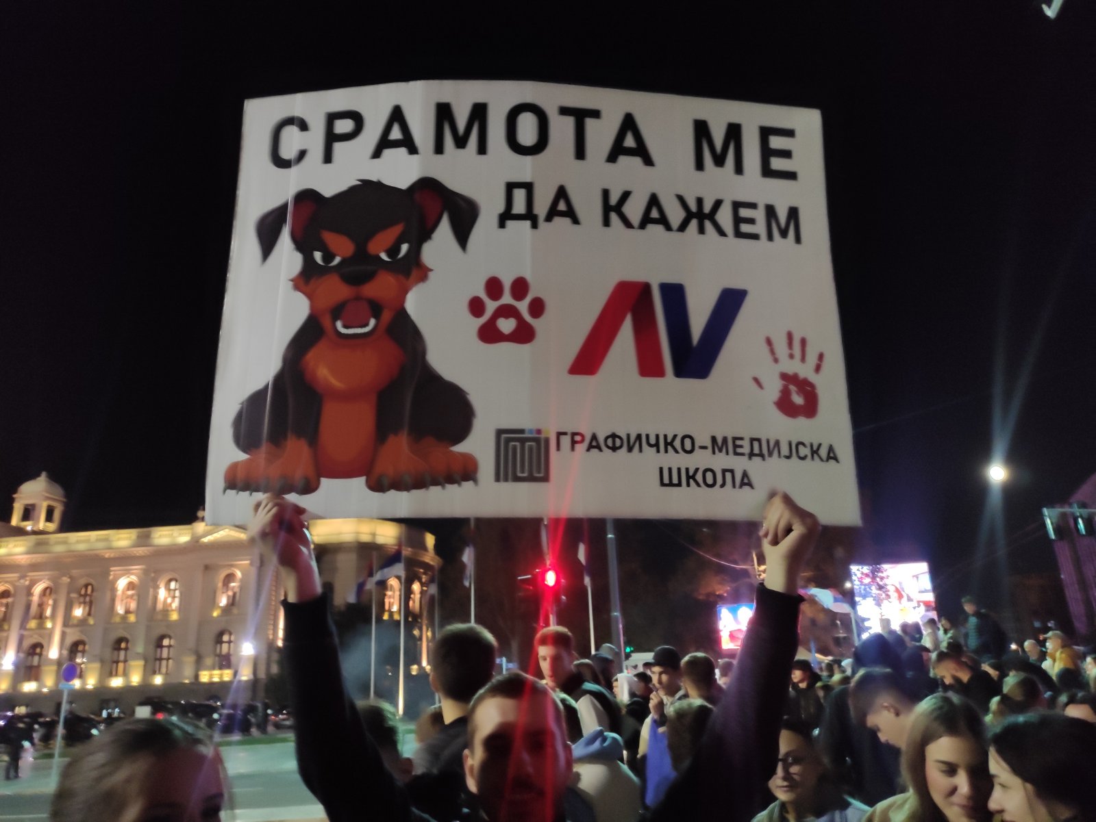 Peti dan štrajka glađu Dijane Hrke, privedeni aktivisti zbog šaranja prostorija SNS-a u Novom Sadu (FOTO, VIDEO) 2