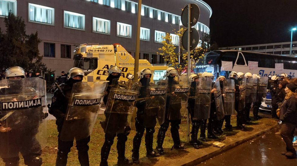 Novi Sad, autobus, protest, policija