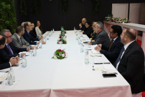 Predsednik Vlade Srbije Đuro Macut ugostio je na ručku grupu arapskih ambasadora, u okviru manifestacije Food Vision na 4. sajmu "Vinska vizija Otvorenog Balkana".