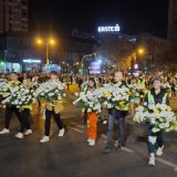 Srbija dočekana u Novom Sadu: Novosadski studenti kolegama sa drugih univerziteta dali ključeve grada, položeni venci za nastradale (FOTO, VIDEO) 12