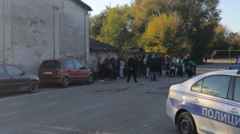 Romi u jedan, ostali u drugi autobus: Naprednjaci iz Vrbasa koji putuju u Ćacilend podelili putnike po nacionalnosti i boji kože 1