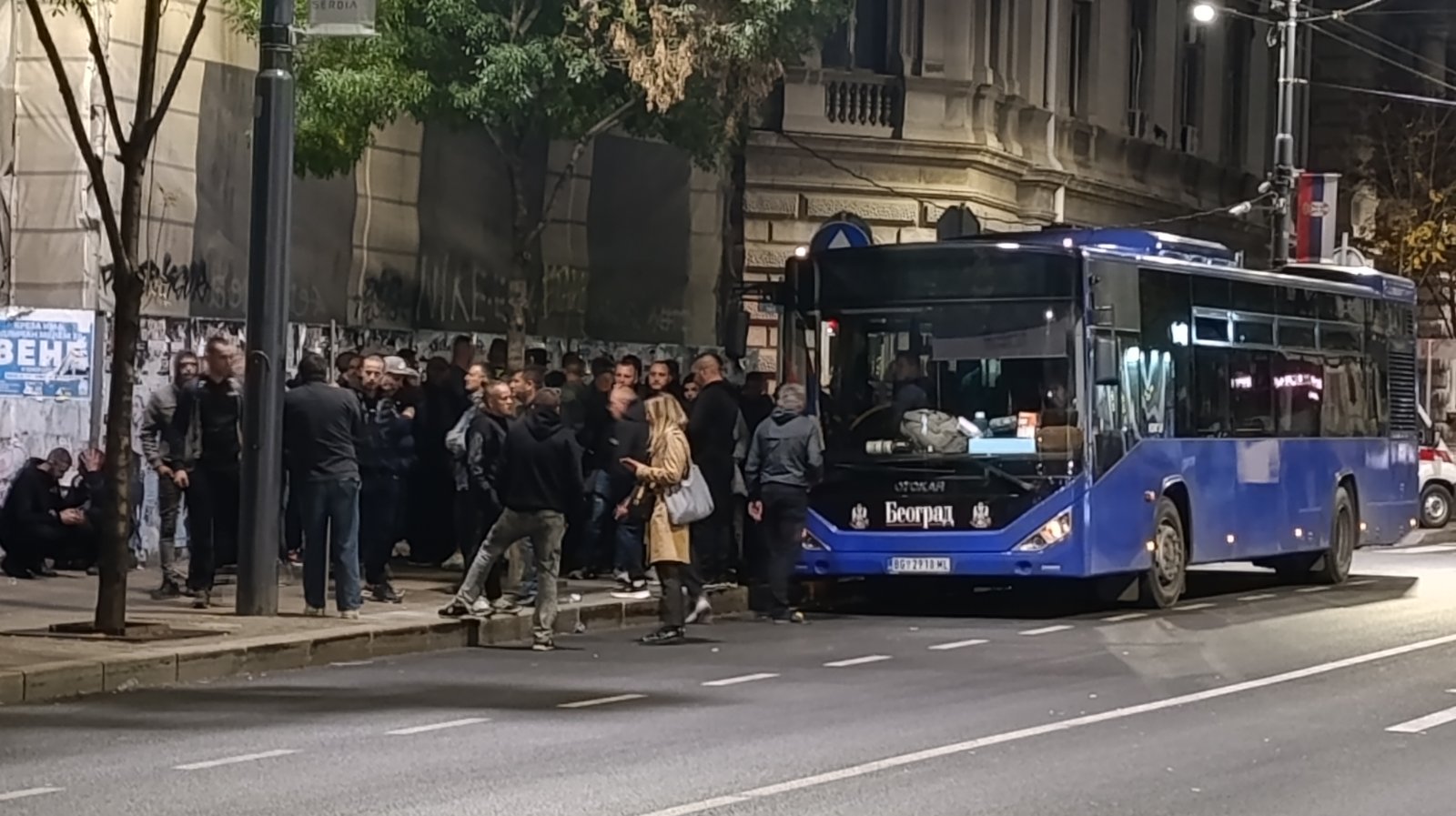 Završen skup SNS-a: Dok Dijana Hrka štrajkuje glađu, u Ćacilendu tezge, pekle se palačinke, pljeskavice, treštala muzika (FOTO,VIDEO) 2 Završen skup SNS-a: Dok Dijana Hrka štrajkuje glađu, u Ćacilendu tezge, pekle se palačinke, pljeskavice, treštala muzika (FOTO,VIDEO) 2