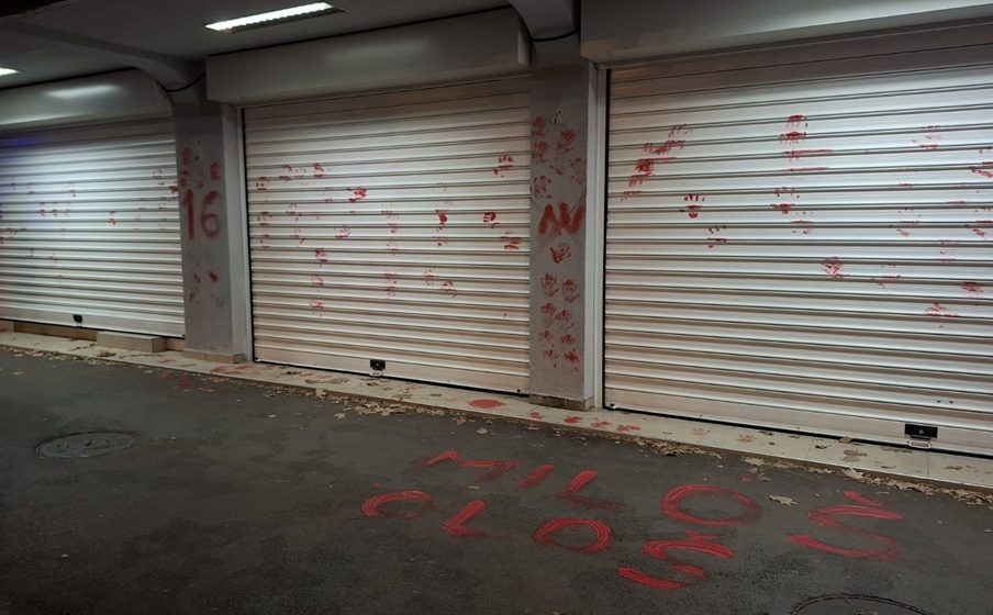 Troje aktivista u Novom Sadu zadržano preko noći u policiji, terete se za nepristojno ponašanje 1