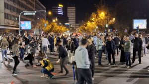 Skup podrške za Hrku i Jaćimovića ispred Banovine u Novom Sadu 1