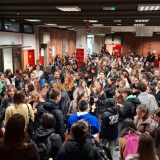 Protest na Filozofskom fakultetu u Novom Sadu: Studenti izneli zahteve, došlo i do incidenta sa profesorkom (VIDEO) 5