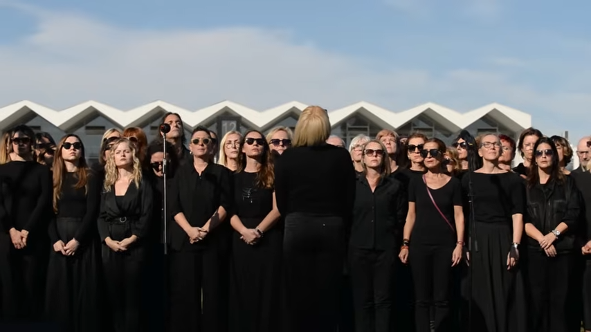 U toj melodiji i tekstu ima nešto što boli i leči: Dušica Stojković, dirigentkinja Pop Choir Radia o pesmi Cveta trešnja u planini za Danas 1