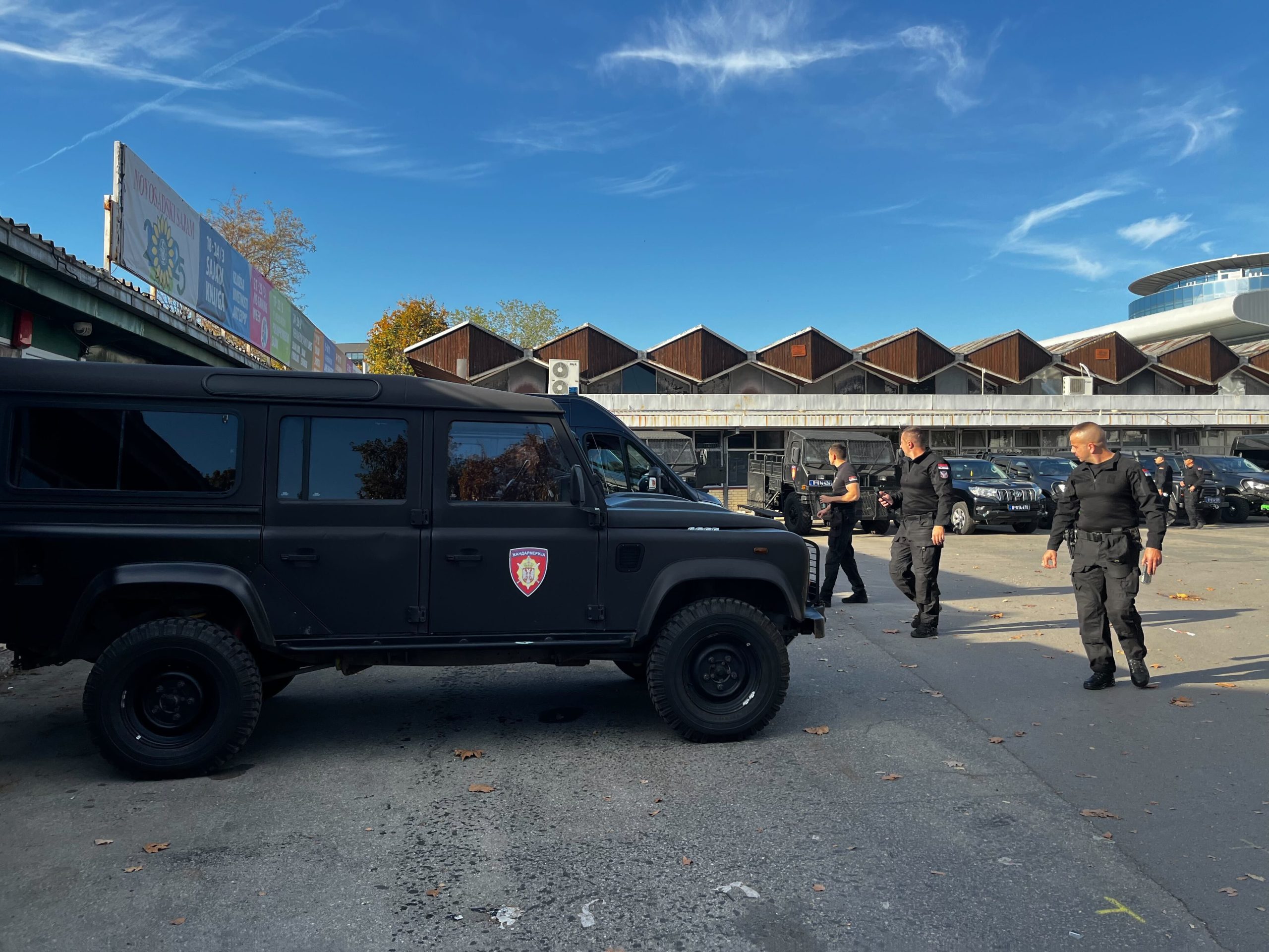 "Vidimo se sutra i svakog drugog dana dok ne bude pravde": Sa 16 minuta tišine i 16 lampiona završen komemorativni skup u Novom Sadu (FOTO/VIDEO) 7