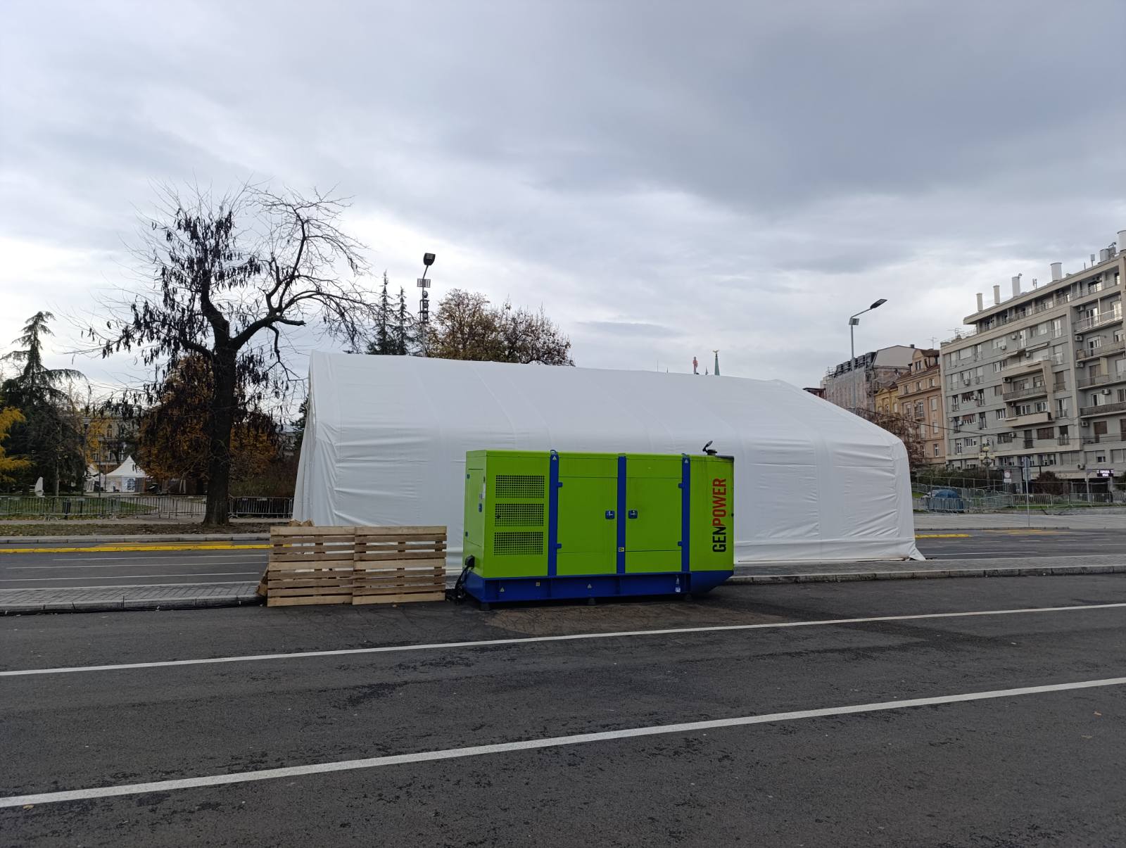 Reporterke Danasa u Ćacilendu bez akreditacije: Razgovor s policajcem se neće dopasti ljudima iz šatora (VIDEO) 3